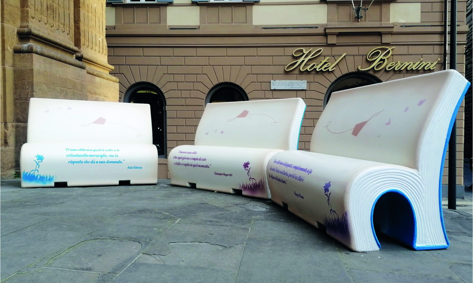 Panchina letteraria personalizzata Viscio Urban Design realizzata per uno spazio pubblico